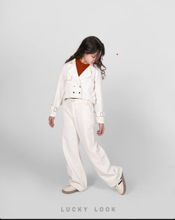 سه تیکه عیدانه دخترانه برند LUCKYLOOK 998,000 تومان جنس کت وشلوار کتان وارداتی بسیار باکیفیت جنس تاپ پارچه کش نخ پنبه ۱۰۰٪ در ۷ سایز حدودا ۳-۴ سال تا ۱۰-۱۱ سال ضمانت ۱۰۰٪ در کیفیت پارچه و دوخت